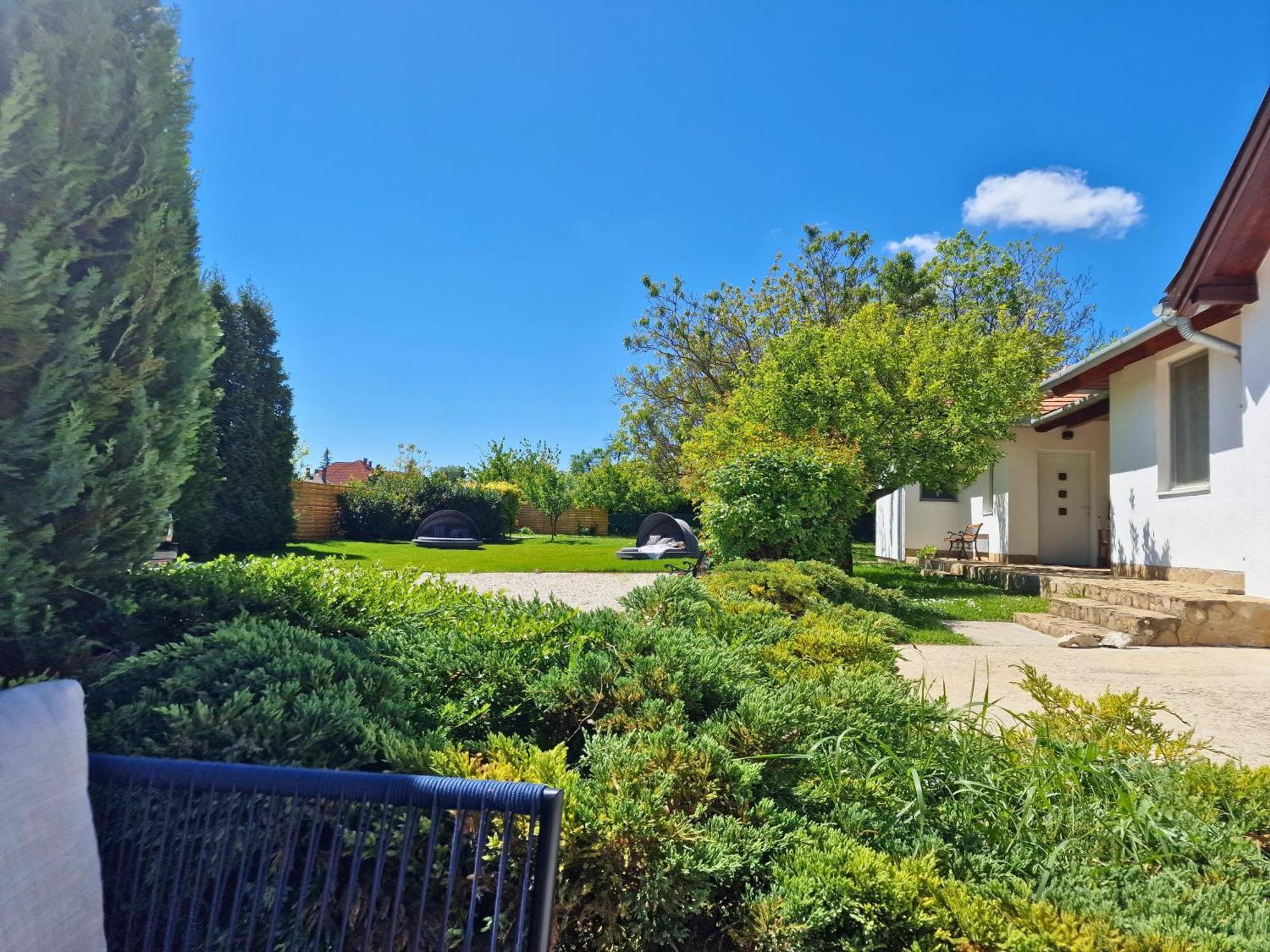 The Secret Garden - Keszthely Bed & Breakfast Exterior photo