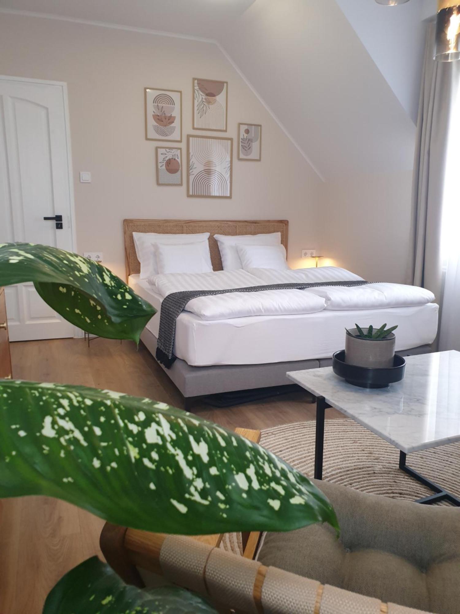 The Secret Garden - Keszthely Bed & Breakfast Exterior photo