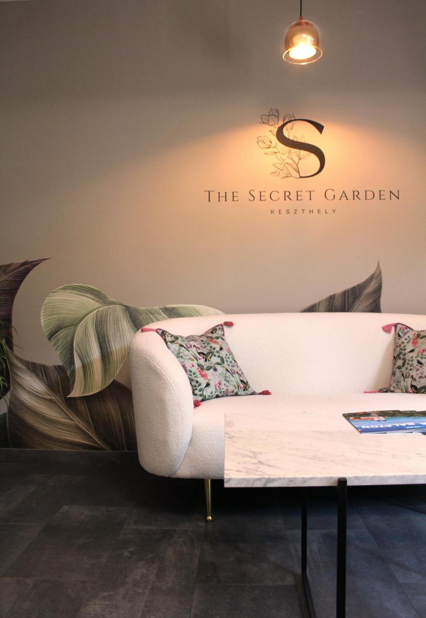 The Secret Garden - Keszthely Bed & Breakfast Exterior photo